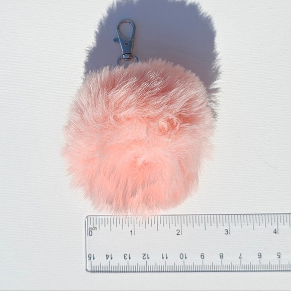 ❌️Sold❌️ Furry Puff Ball Bag Charm & Key Ring - Powder Pink/Silver - Picture 3 of 3